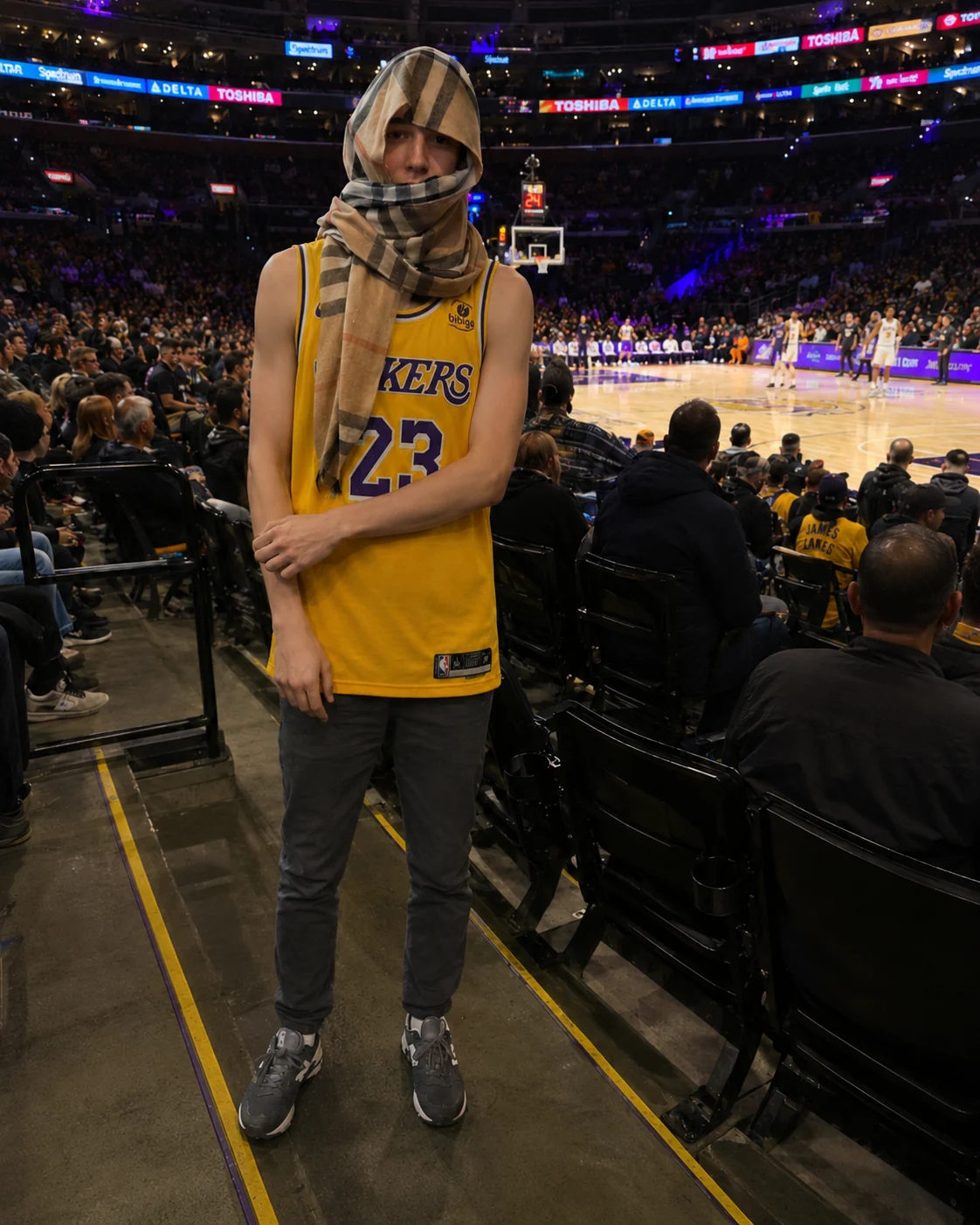 Человек на баскетбольном матче Lakers